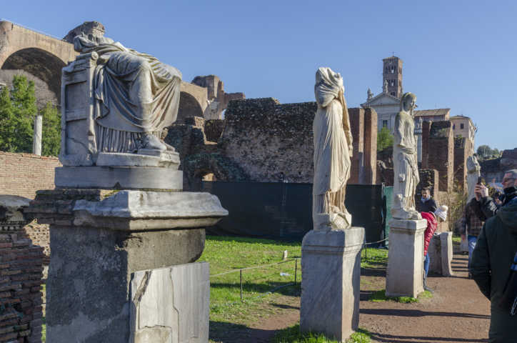 66 - Italia - Roma - Foro Romano - Casa de Las Vestales